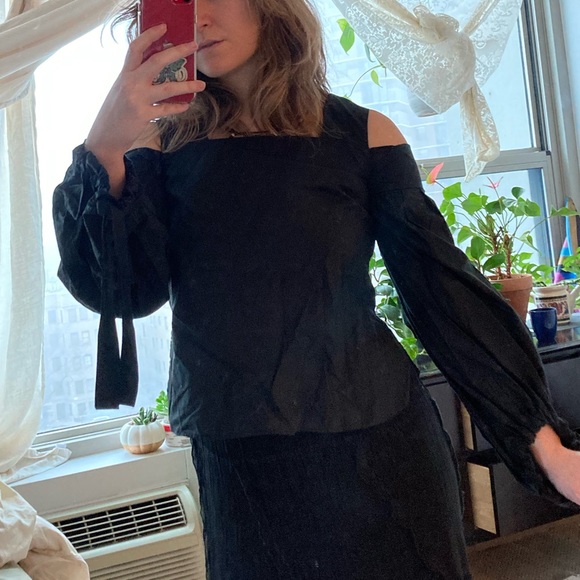 AUTHENTIC! UN3D drop shoulder top. - Picture 2 of 2